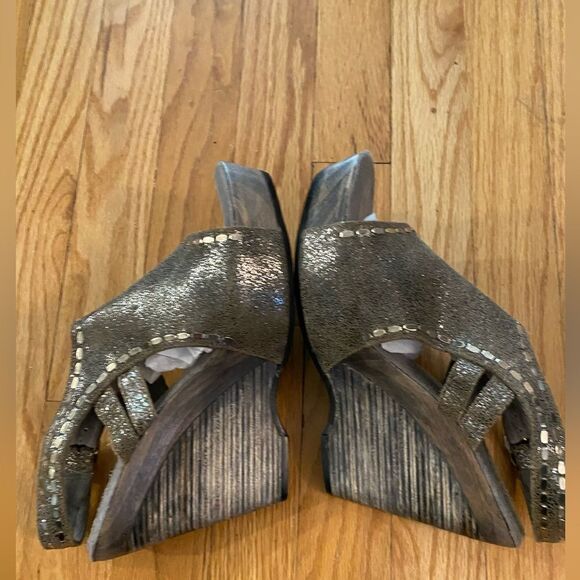 Calleen Cordero sz 7.5 excellent pre owned condition silver metallic wedge - Picture 5 of 9